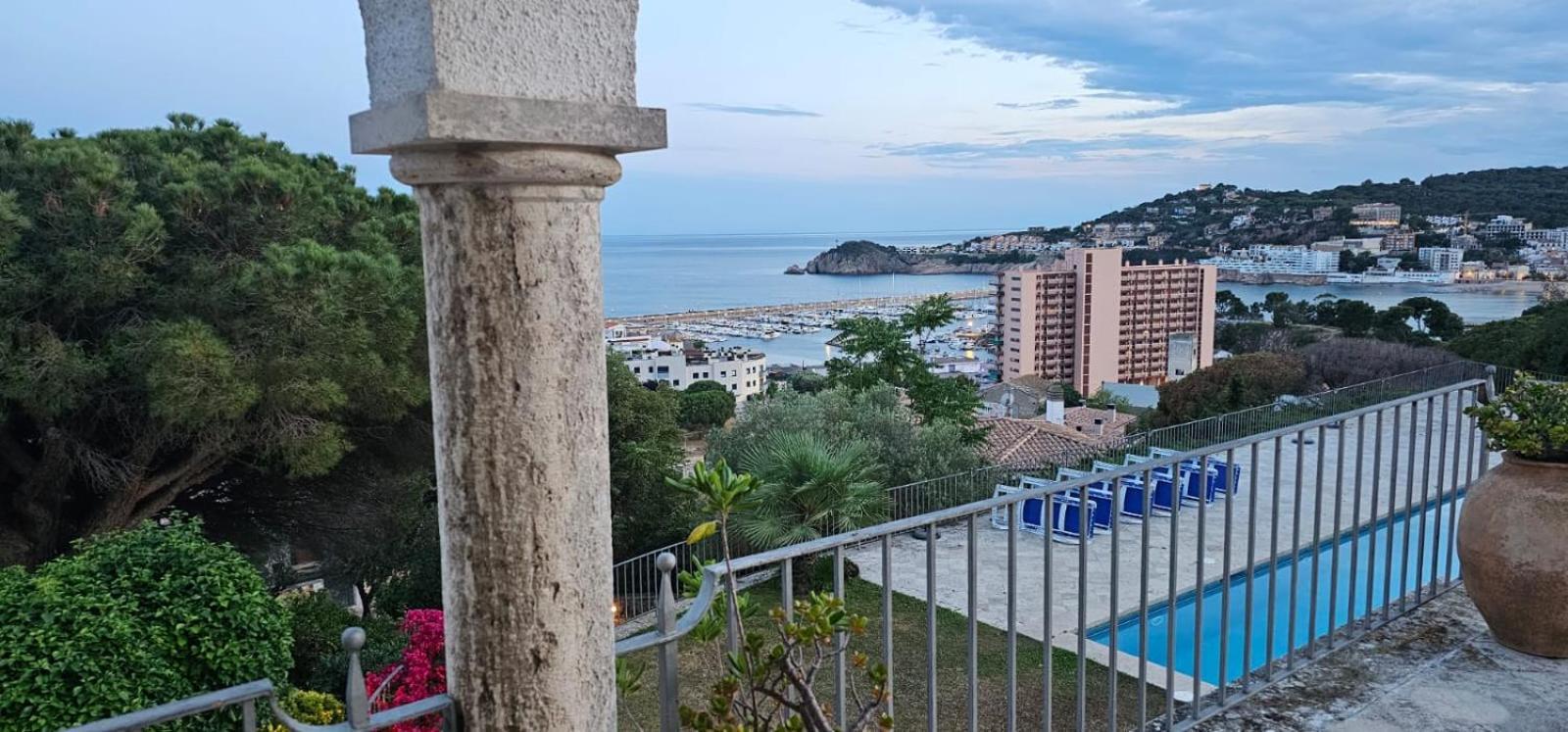 Villa Maricel 산펠리우데기솔스 외부 사진