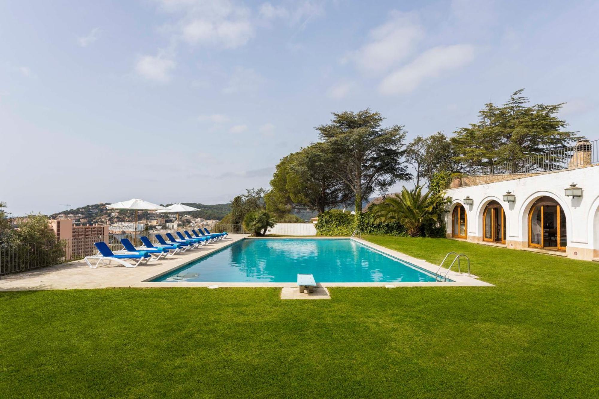 Villa Maricel 산펠리우데기솔스 외부 사진