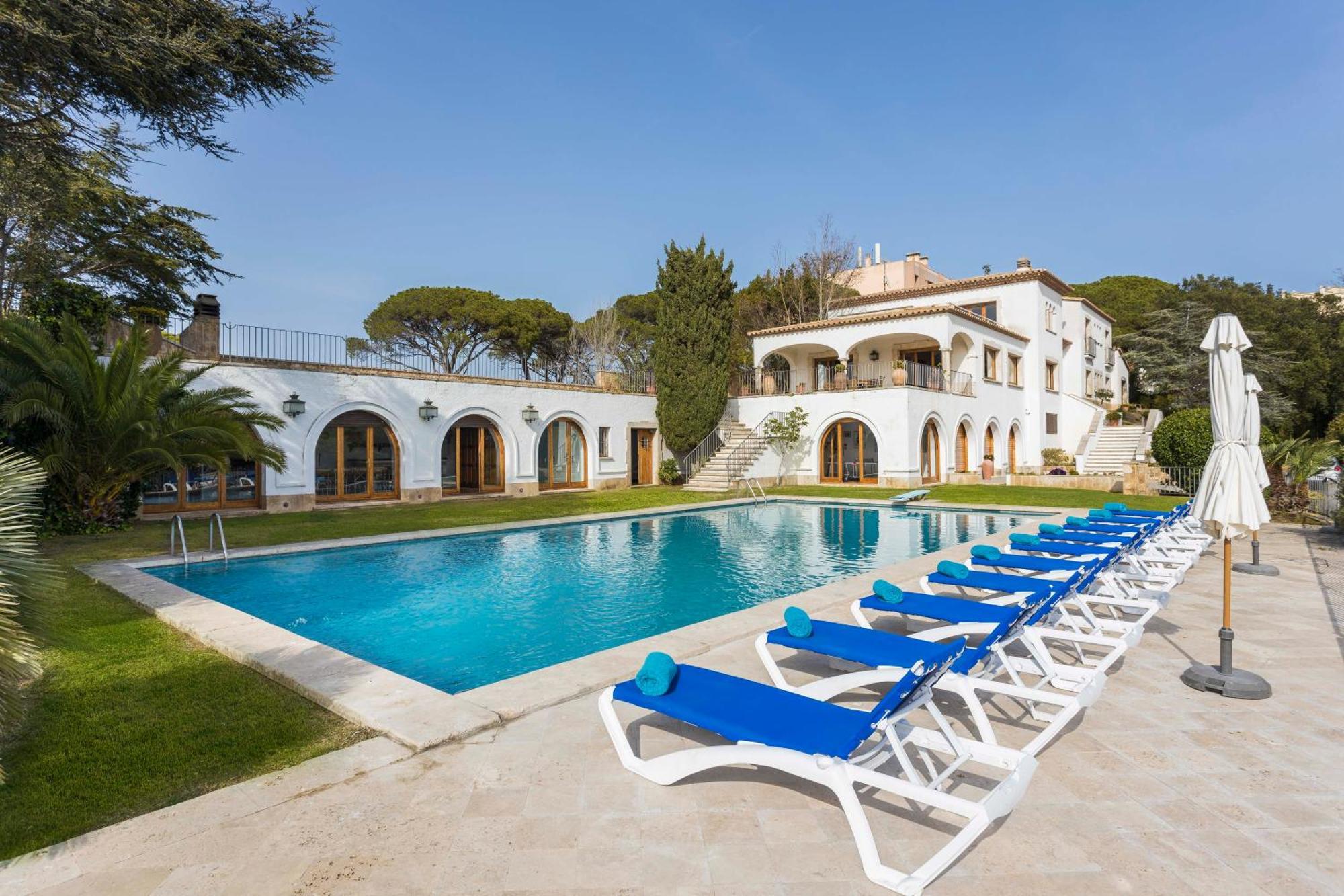 Villa Maricel 산펠리우데기솔스 외부 사진