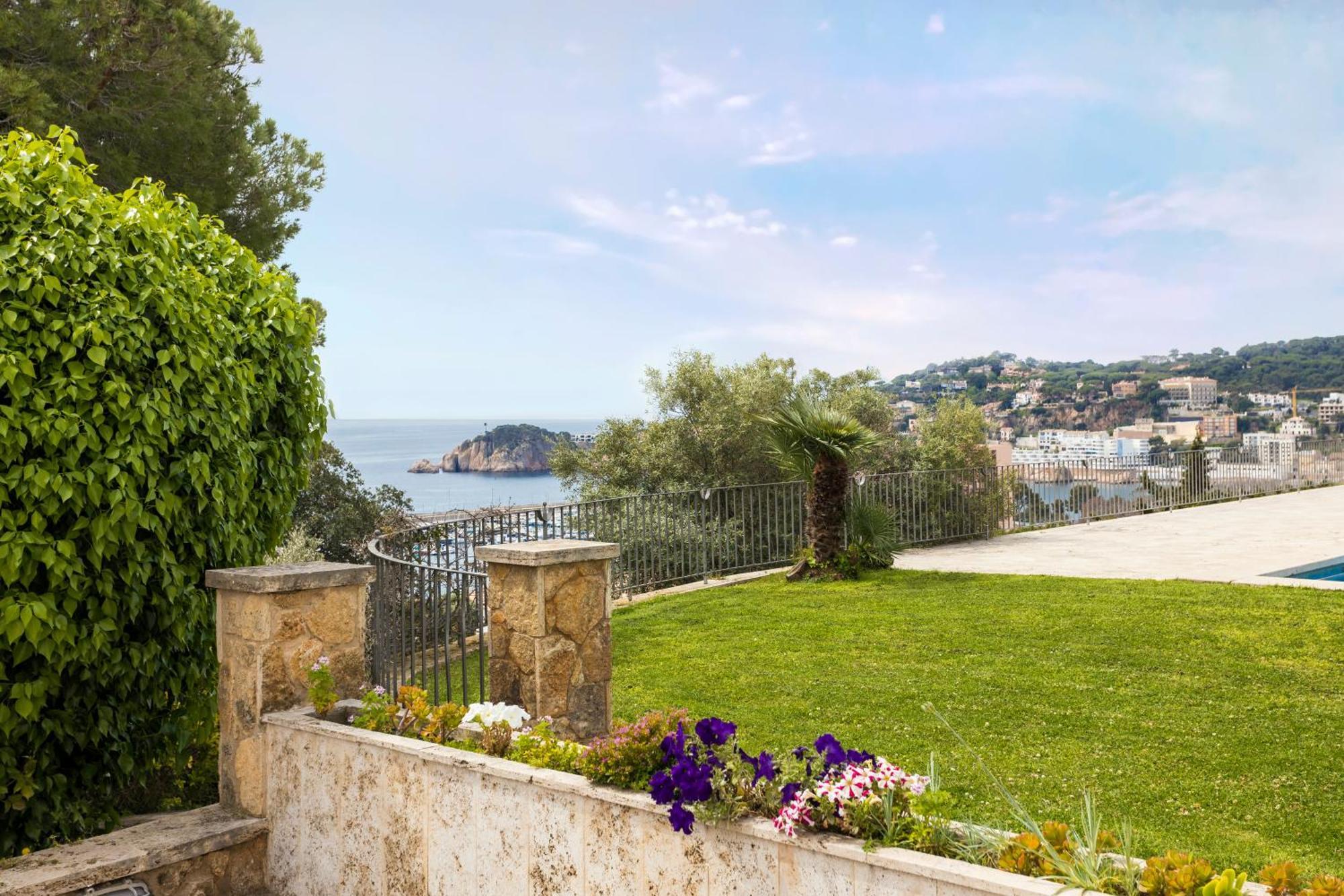 Villa Maricel 산펠리우데기솔스 외부 사진